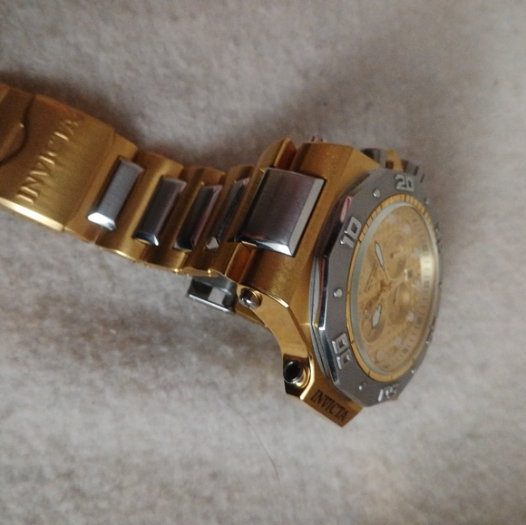 Invicta Akula 52mm Gold/Silver Two-tone SS Bracelet Chrono Multi-Function - Picture 8 of 13